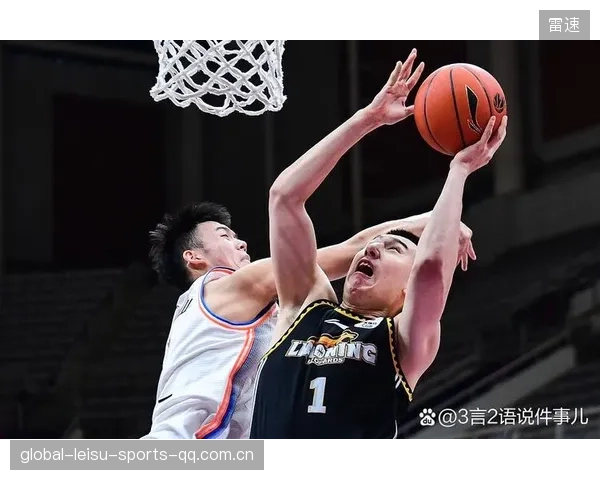 CBA球场瞬间：胯下运球过人引爆全场尖叫